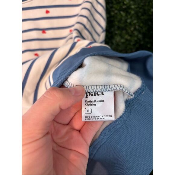 PACT WOMENS SCATTERED HEARTS SLOUCHY SWEATSHIRT SZ SMALL NWT - Picture 3 of 4